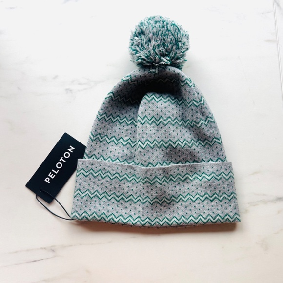 Peloton Holiday Beanie, New w/ Tags, Unisex, One size fits most  FREE SHIPPING! - Picture 5 of 5